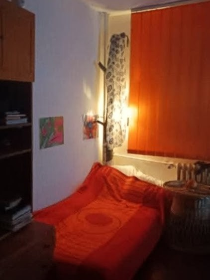 Inchiriez spatiu de dormit.